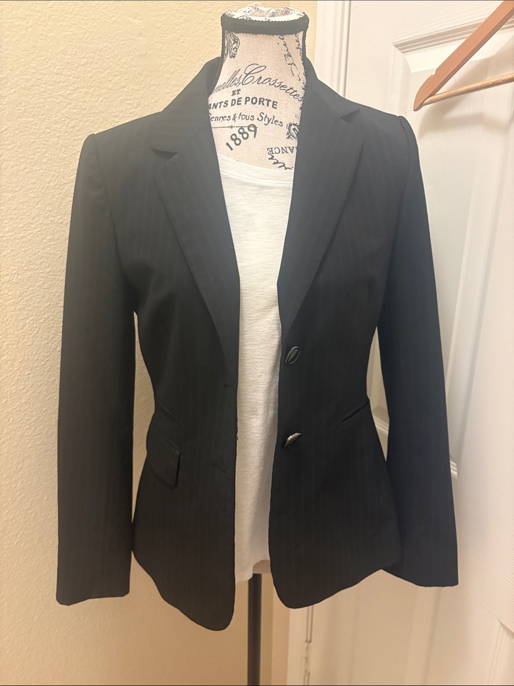 ANTONIO MELANI Black Pinstripe Tailored Blazer A132
